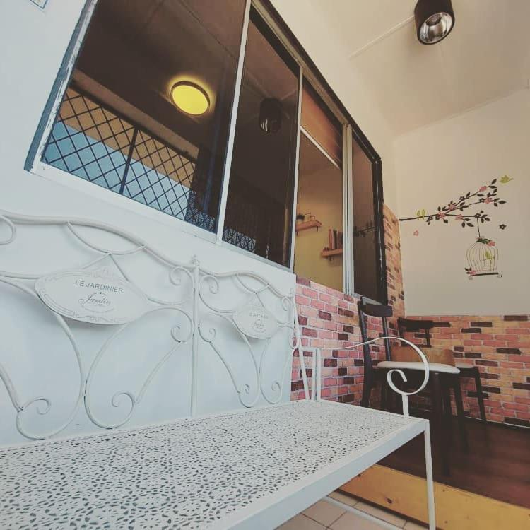 Karya Story Hostel Кудат Экстерьер фото