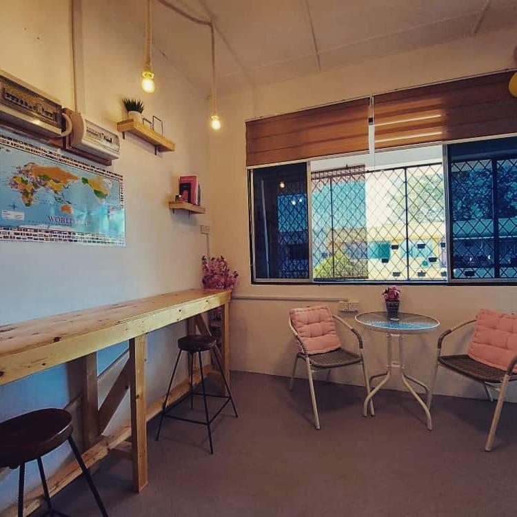 Karya Story Hostel Кудат Экстерьер фото