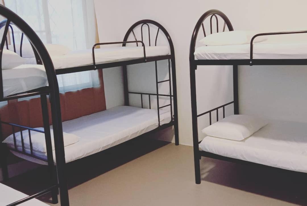 Karya Story Hostel Кудат Экстерьер фото