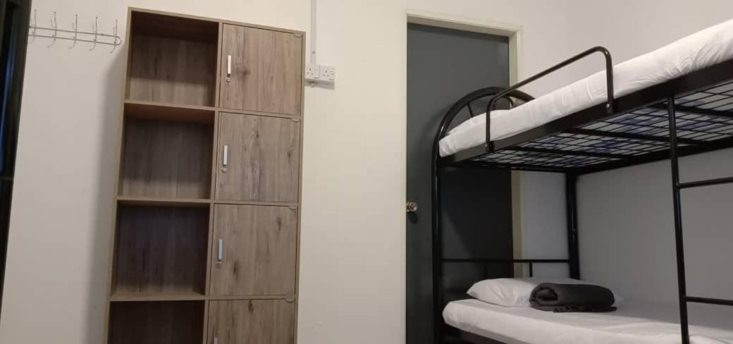 Karya Story Hostel Кудат Экстерьер фото