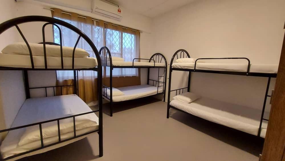 Karya Story Hostel Кудат Экстерьер фото